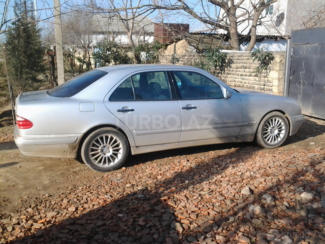 Mercedes E 240 1999, 253,000 km - 2.4 l - Biləsuvar