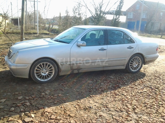 Mercedes E 240 1999, 253,000 km - 2.4 l - Biləsuvar