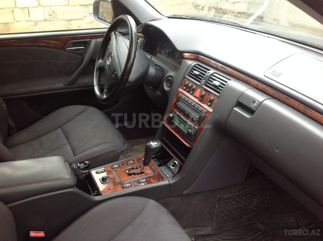 Mercedes E 240 1999, 212,400 km - 2.4 l - Bakı