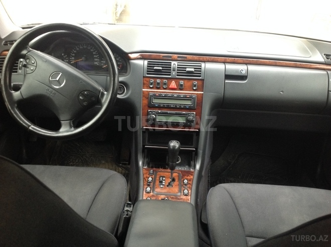 Mercedes E 240 1999, 212,400 km - 2.4 l - Bakı