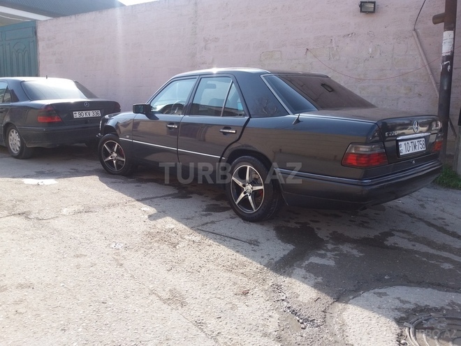 Mercedes E 230 1990, 370,000 km - 2.3 l - Bakı