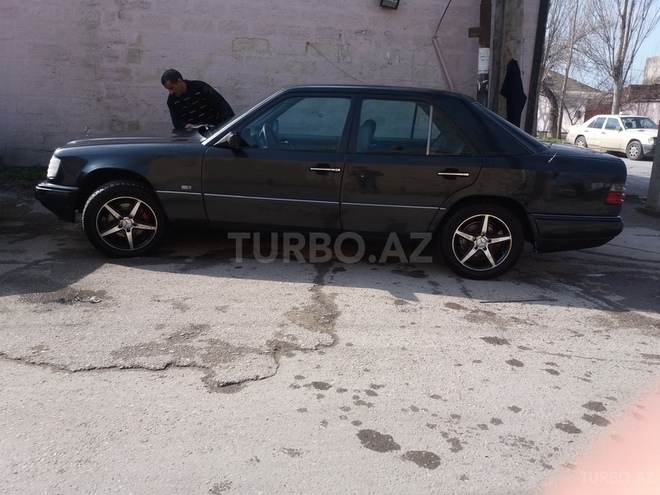 Mercedes E 230 1990, 370,000 km - 2.3 l - Bakı