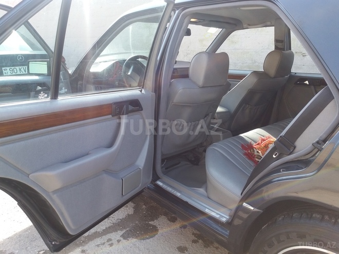 Mercedes E 230 1990, 370,000 km - 2.3 l - Bakı