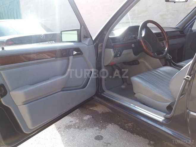 Mercedes E 230 1990, 370,000 km - 2.3 l - Bakı