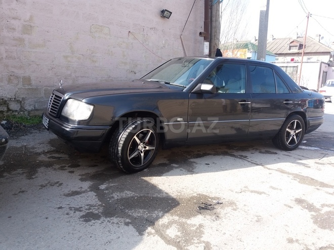 Mercedes E 230 1990, 370,000 km - 2.3 l - Bakı