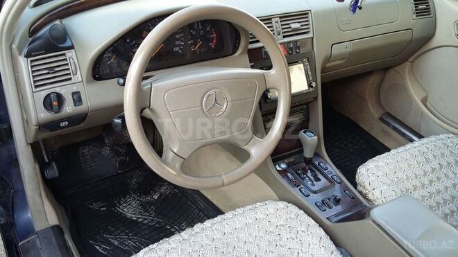 Mercedes C 220 2000, 242,000 km - 2.2 l - Bakı