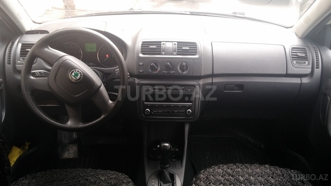 Skoda Fabia 2011, 99,000 km - 1.6 l - Bakı