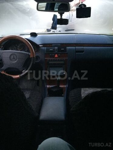 Mercedes E 240 1998, 227,709 km - 2.4 l - Bakı