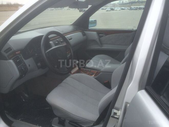 Mercedes E 240 1998, 235,000 km - 2.4 l - Bakı