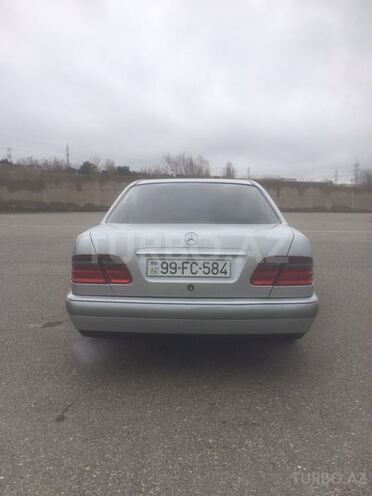 Mercedes E 240 1998, 235,000 km - 2.4 l - Bakı