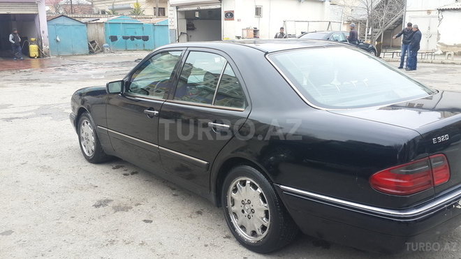 Mercedes E 320 1997, 168,000 km - 3.2 l - Bakı
