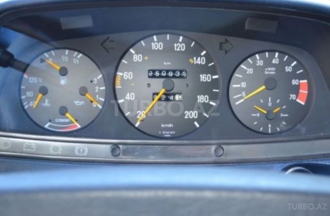 Mercedes E 230 1982, 230,000 km - 2.0 л - Bakı