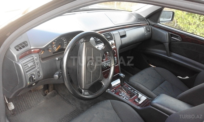 Mercedes E 240 1998, 198,000 km - 2.4 l - Bakı