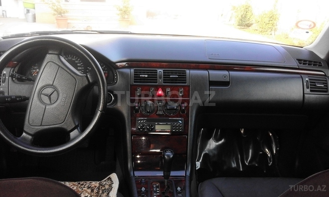 Mercedes E 240 1998, 198,000 km - 2.4 l - Bakı