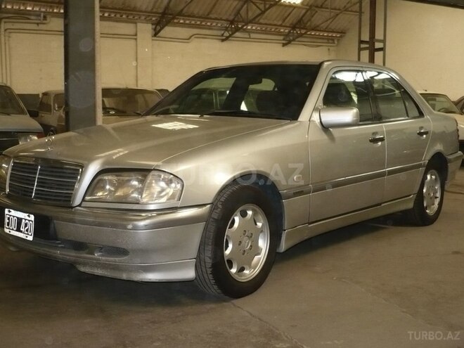 Mercedes C 220 2000, 200,000 km - 2.2 л - Bakı