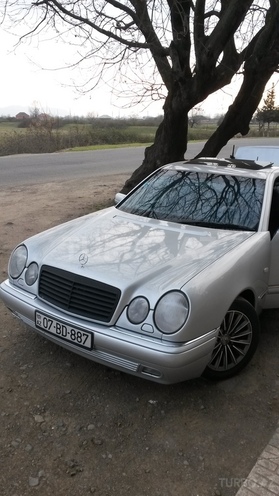 Mercedes E 230 1996, 197,600 km - 2.3 l - Astara