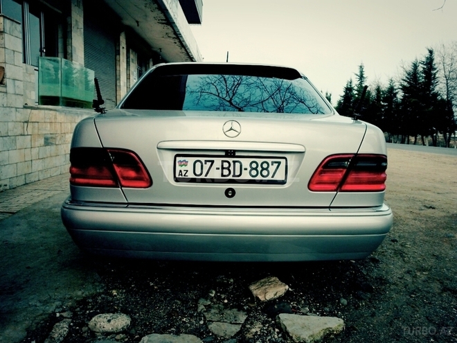 Mercedes E 230 1996, 197,600 km - 2.3 l - Astara