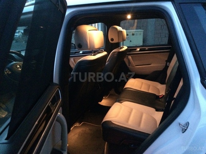Volkswagen Touareg 2011, 49,780 km - 3.6 л - Bakı