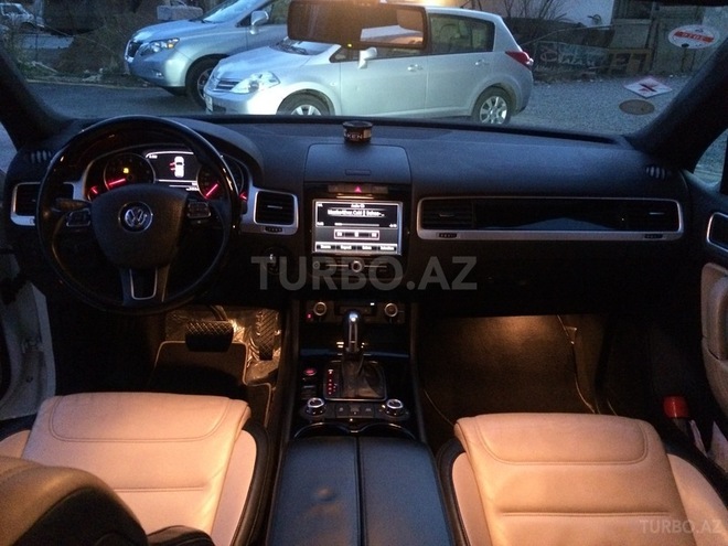 Volkswagen Touareg 2011, 49,780 km - 3.6 л - Bakı