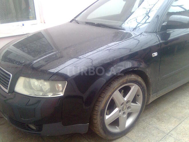 Audi A4 2003, 2,332,313 km - 1.8 л - Bakı