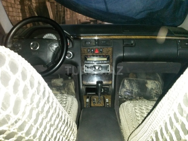 Mercedes E 270 2000, 197,456 km - 2.7 l - Bakı
