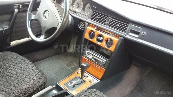 Mercedes 190 1992, 327,418 km - 2.0 l - Bakı