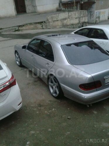 Mercedes E 220 2000, 290,000 km - 2.2 l - Bakı