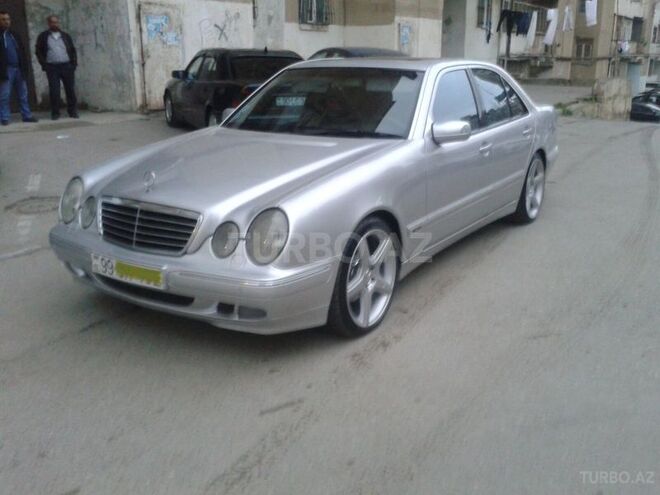 Mercedes E 220 2000, 290,000 km - 2.2 l - Bakı