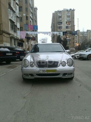 Mercedes E 220 2000, 290,000 km - 2.2 l - Bakı