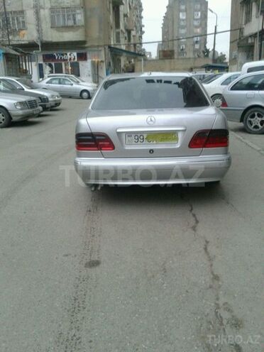 Mercedes E 220 2000, 290,000 km - 2.2 l - Bakı