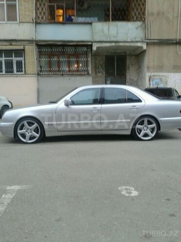 Mercedes E 220 2000, 290,000 km - 2.2 l - Bakı