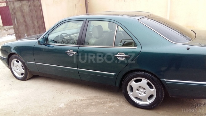 Mercedes E 320 1995, 246,000 km - 3.2 l - Bakı