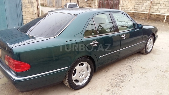 Mercedes E 320 1995, 246,000 km - 3.2 l - Bakı