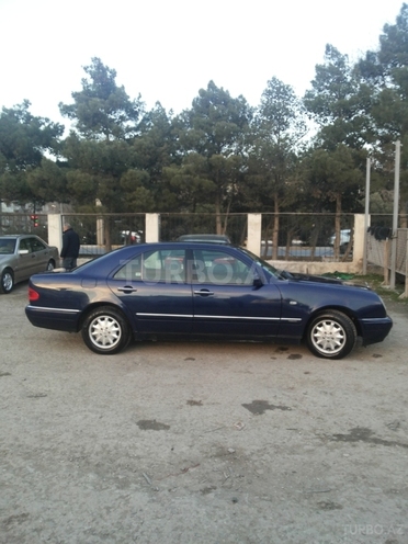 Mercedes E 240 1997, 173,000 km - 2.4 l - Sumqayıt