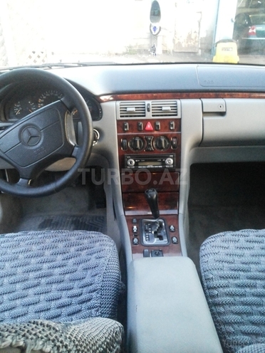 Mercedes E 240 1997, 173,000 km - 2.4 l - Sumqayıt