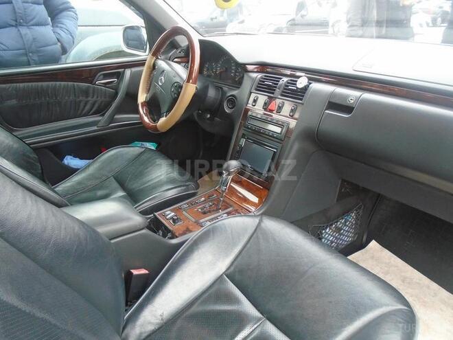 Mercedes E 240 2001, 300,000 km - 2.6 l - Bakı