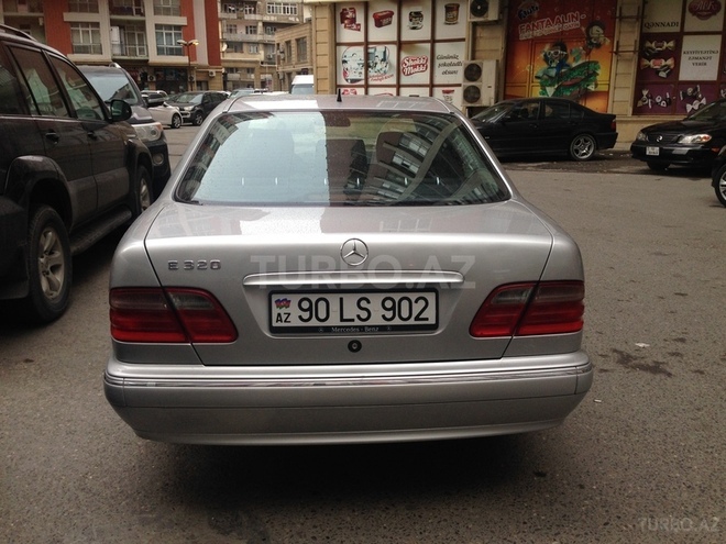 Mercedes E 320 2001, 228,000 km - 3.2 l - Bakı