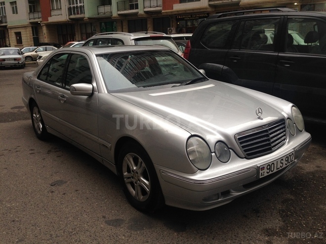 Mercedes E 320 2001, 228,000 km - 3.2 l - Bakı