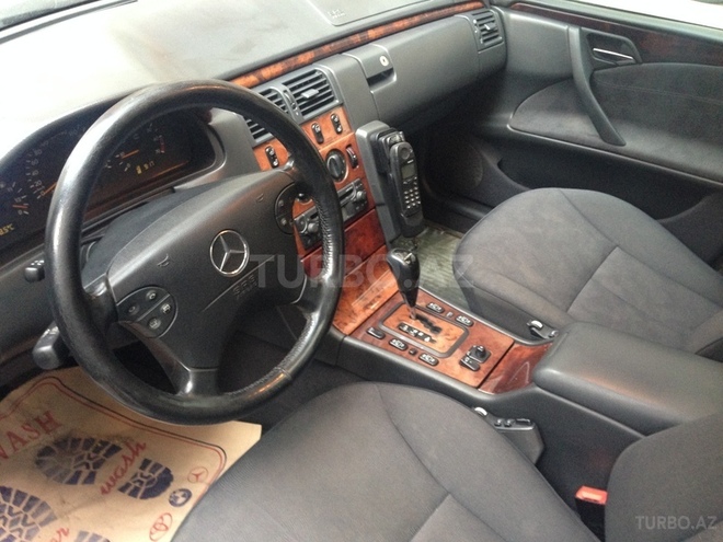 Mercedes E 320 2001, 228,000 km - 3.2 l - Bakı