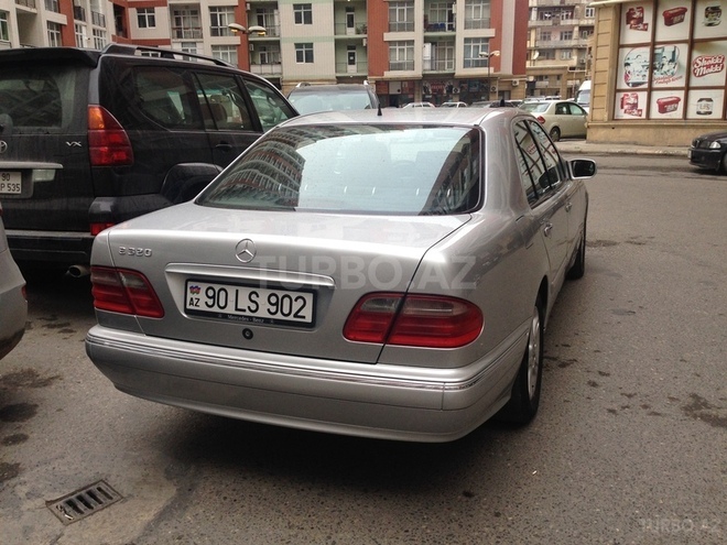 Mercedes E 320 2001, 228,000 km - 3.2 l - Bakı