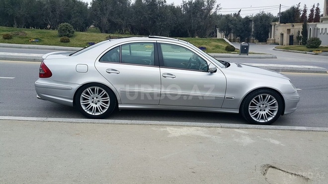 Mercedes E 270 2003, 212,000 km - 2.7 l - Bakı