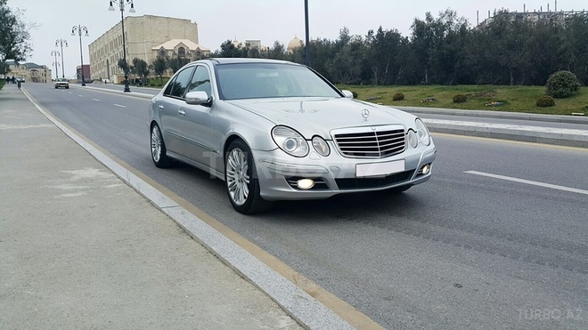 Mercedes E 270 2003, 212,000 km - 2.7 l - Bakı
