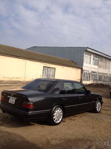 Mercedes E 300 1995, 276,000 km - 3.0 л - Bakı