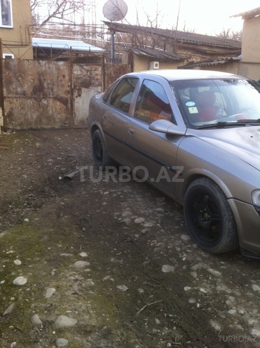 Opel Vectra 1996, 270,000 km - 2.0 l - Qusar