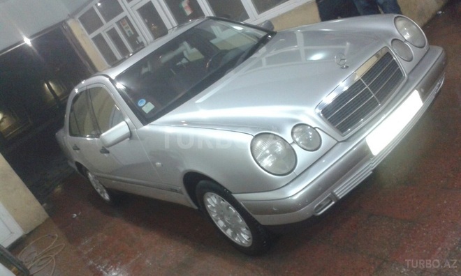 Mercedes E 220 1999, 212,000 km - 2.2 л - Bakı