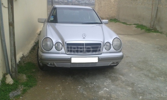 Mercedes E 220 1999, 212,000 km - 2.2 л - Bakı