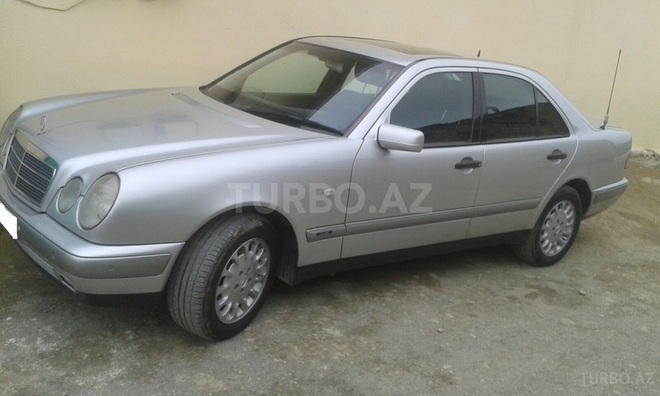 Mercedes E 220 1999, 212,000 km - 2.2 л - Bakı