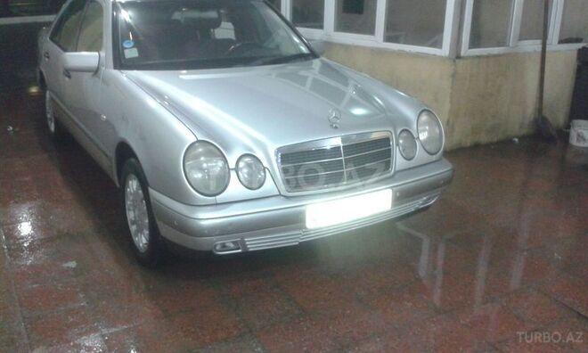 Mercedes E 220 1999, 212,000 km - 2.2 л - Bakı
