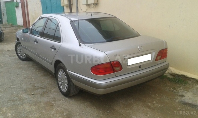 Mercedes E 220 1999, 212,000 km - 2.2 л - Bakı