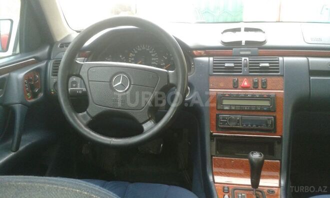 Mercedes E 220 1999, 212,000 km - 2.2 л - Bakı